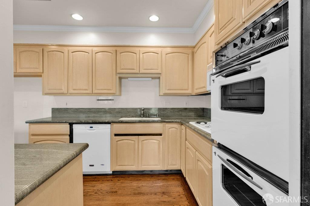 Detail Gallery Image 25 of 57 For 170 Sand Hill Cir, Menlo Park,  CA 94025 - 3 Beds | 2 Baths