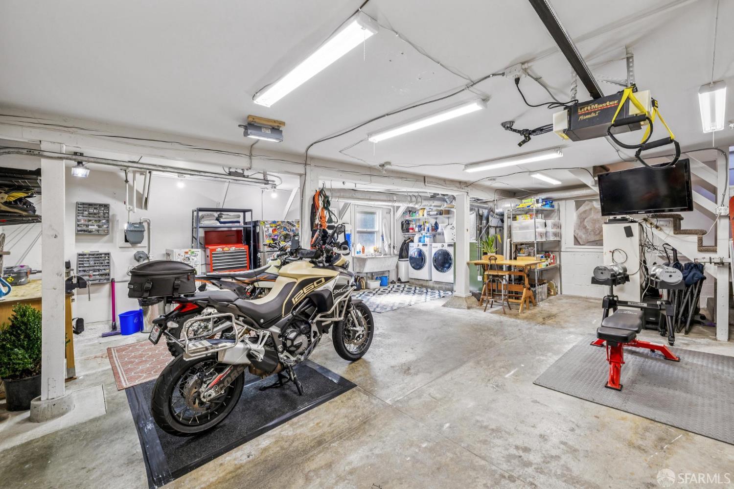 Detail Gallery Image 13 of 14 For 950 Darien Way, San Francisco,  CA 94127 - 3 Beds | 1 Baths