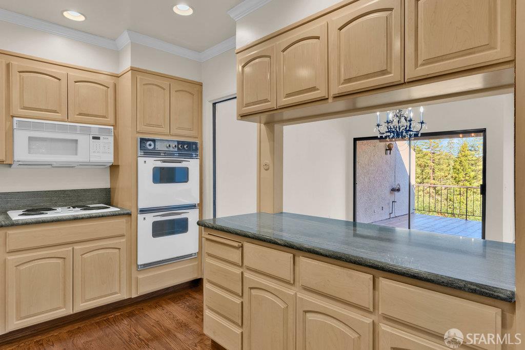 Detail Gallery Image 24 of 57 For 170 Sand Hill Cir, Menlo Park,  CA 94025 - 3 Beds | 2 Baths