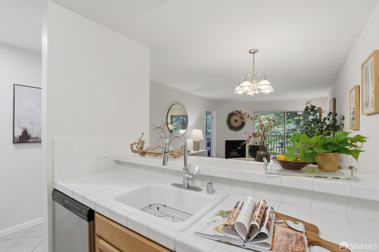 Detail Gallery Image 8 of 40 For 391 Mandarin Dr #208,  Daly City,  CA 94015 - 2 Beds | 1/1 Baths