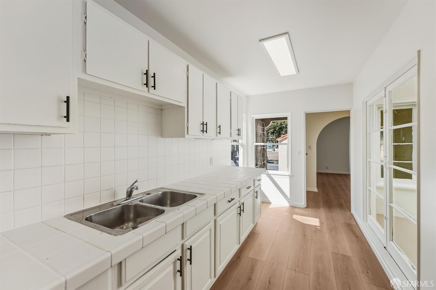 Detail Gallery Image 8 of 24 For 2921 Alemany Blvd, San Francisco,  CA 94112 - 2 Beds | 1 Baths