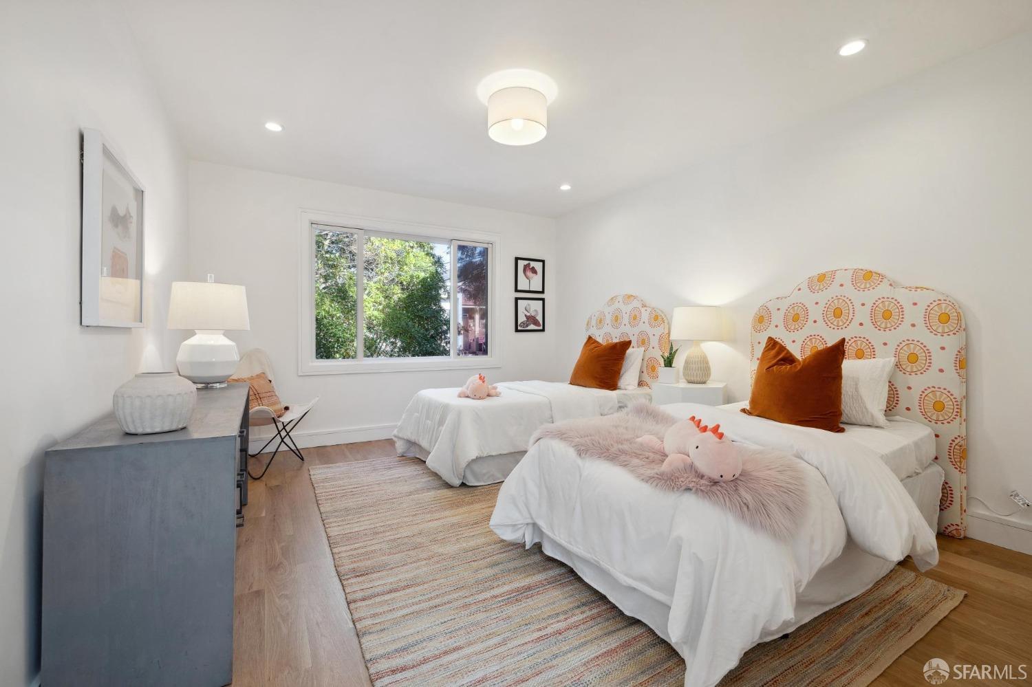 Detail Gallery Image 17 of 38 For 464 Hoffman Ave, San Francisco,  CA 94114 - 3 Beds | 2/1 Baths