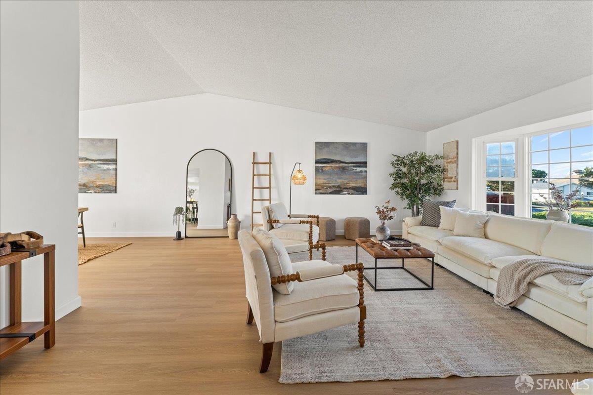 Front Image Thumbnail for SF425054344