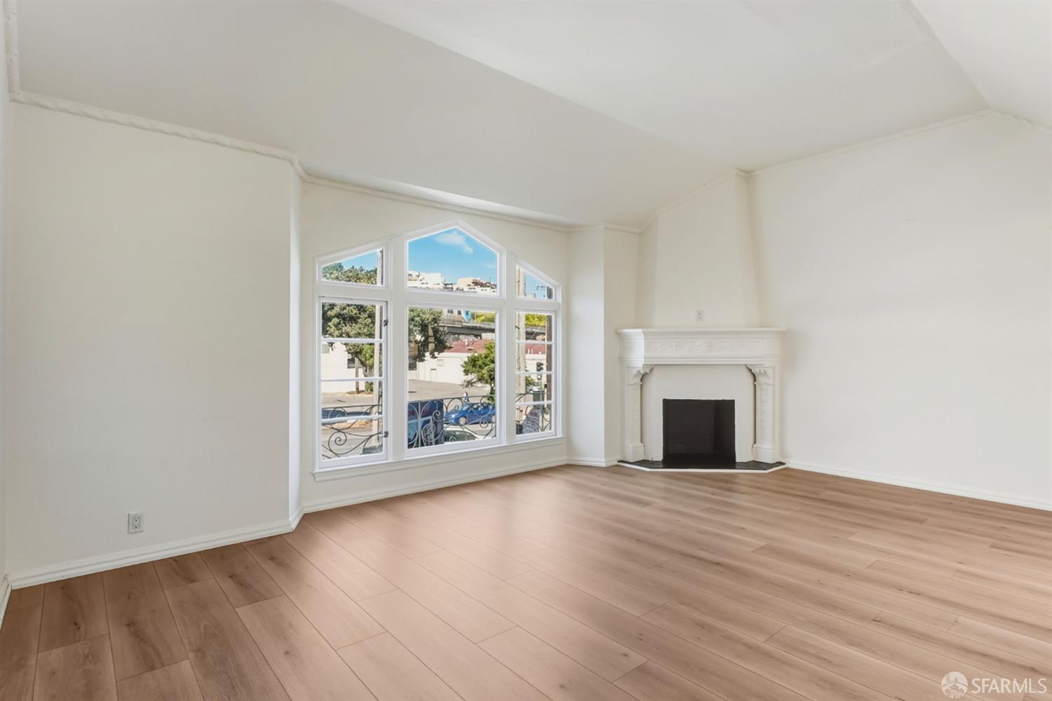 Detail Gallery Image 3 of 24 For 2921 Alemany Blvd, San Francisco,  CA 94112 - 2 Beds | 1 Baths