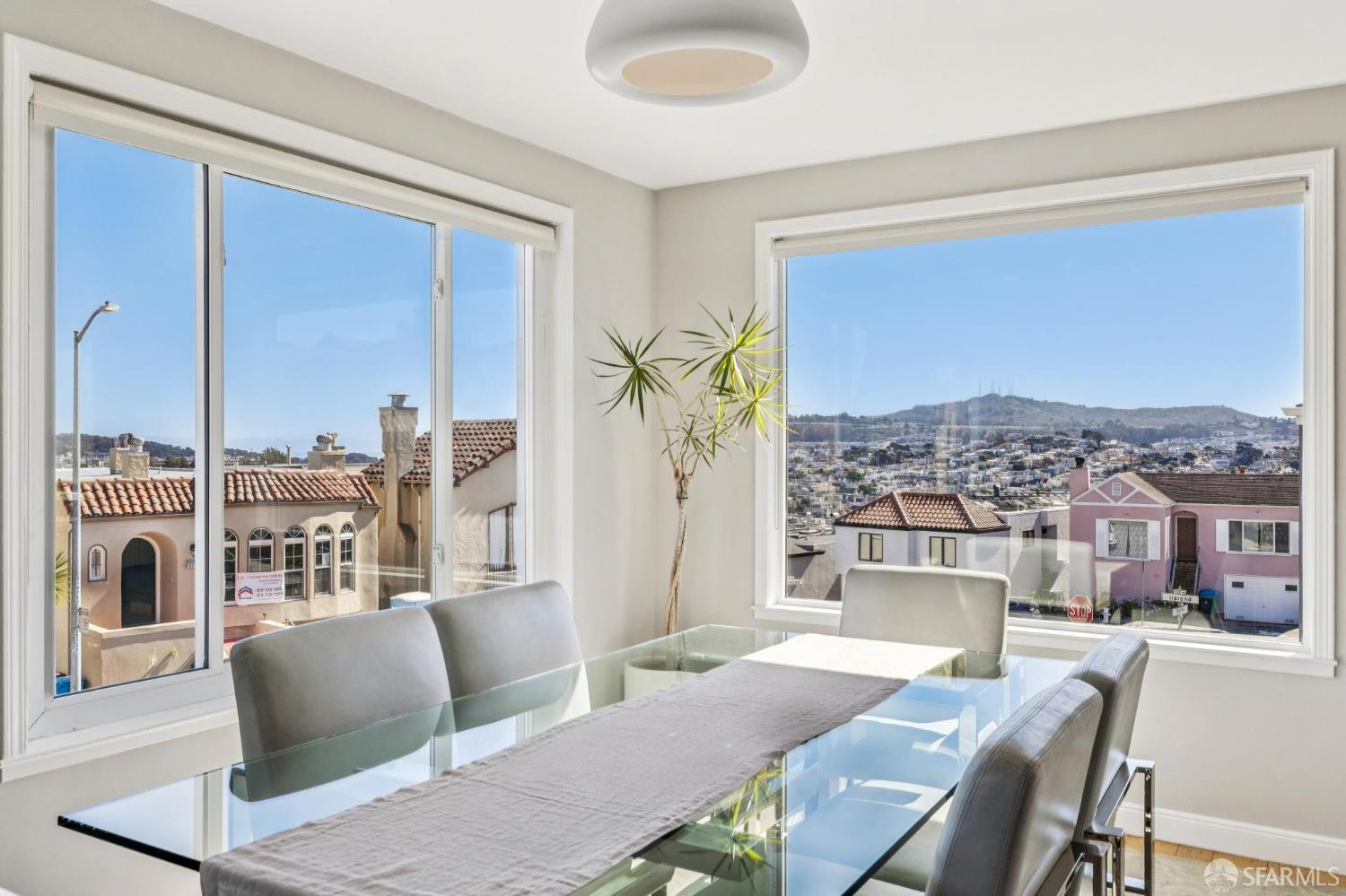 Detail Gallery Image 4 of 14 For 950 Darien Way, San Francisco,  CA 94127 - 3 Beds | 1 Baths