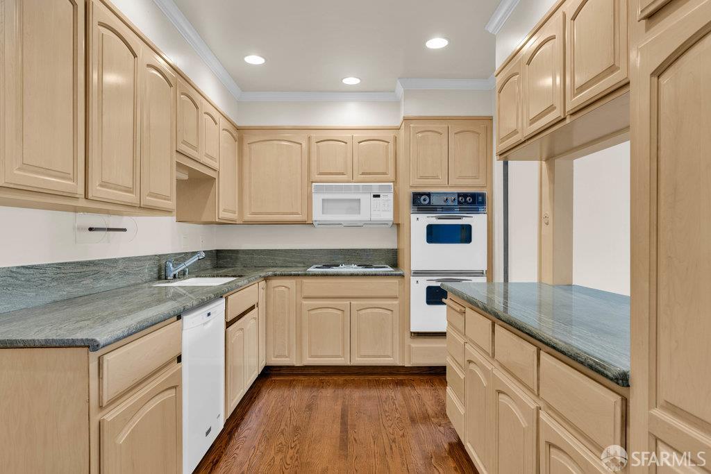 Detail Gallery Image 22 of 57 For 170 Sand Hill Cir, Menlo Park,  CA 94025 - 3 Beds | 2 Baths