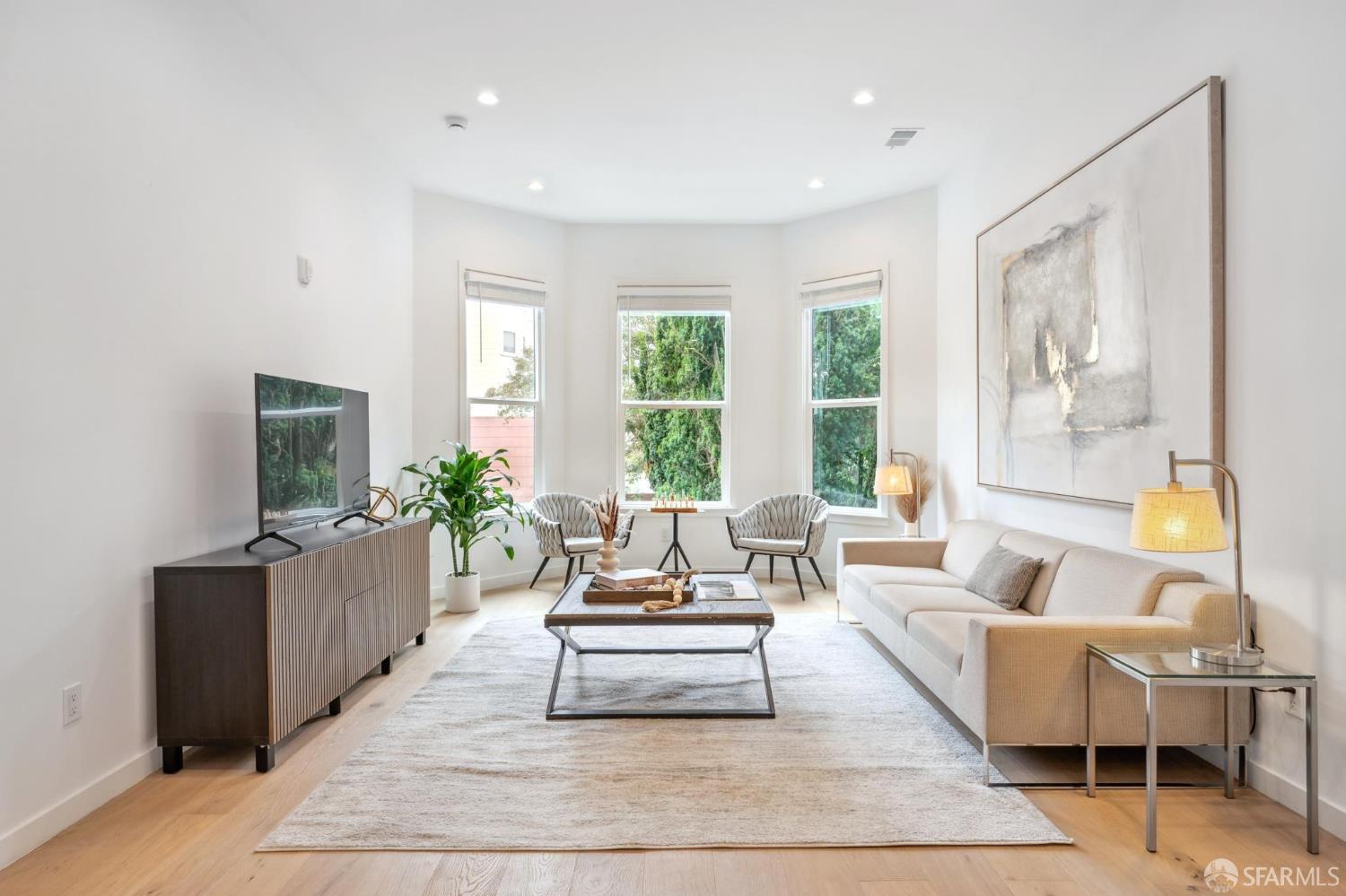 Detail Gallery Image 3 of 43 For 1117 Guerrero St, San Francisco,  CA 94110 - – Beds | – Baths