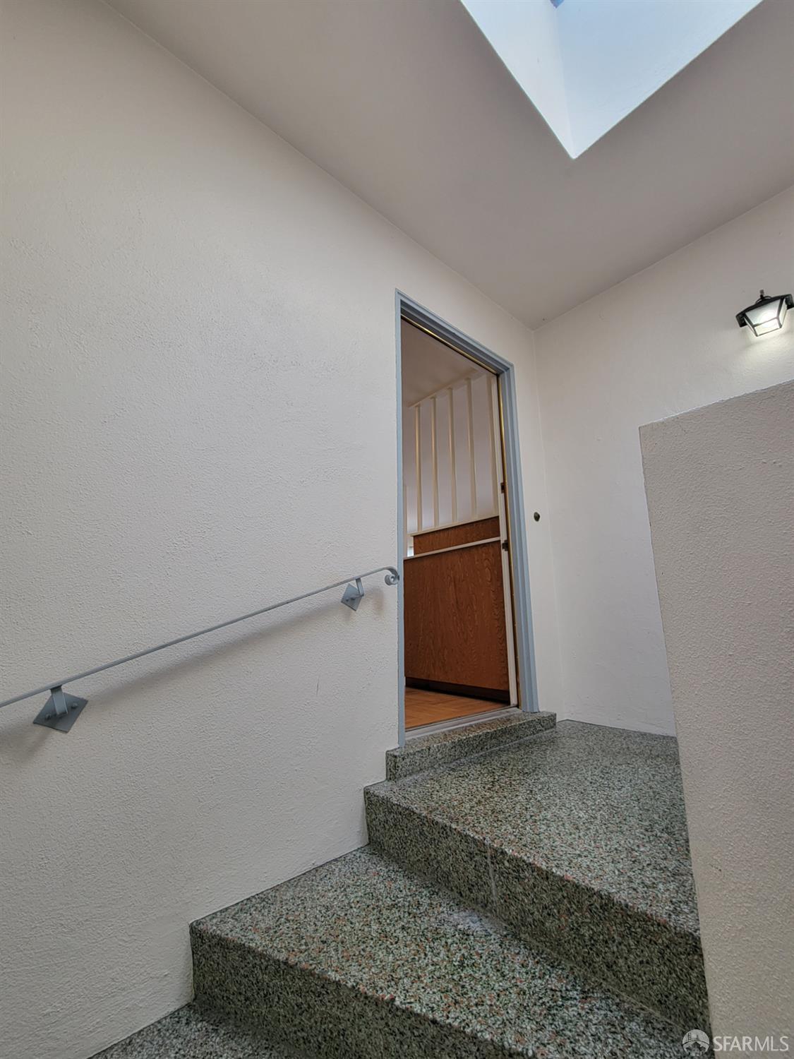 Detail Gallery Image 3 of 30 For 2019 Lawton St, San Francisco,  CA 94122 - 2 Beds | 2 Baths