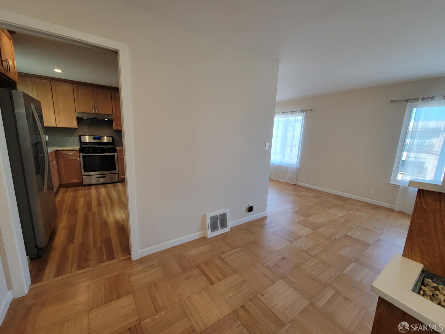 Detail Gallery Image 6 of 30 For 2019 Lawton St, San Francisco,  CA 94122 - 2 Beds | 2 Baths