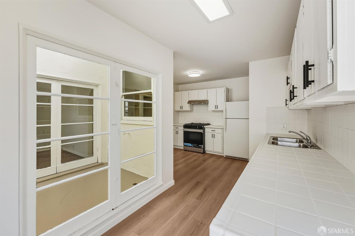 Detail Gallery Image 7 of 24 For 2921 Alemany Blvd, San Francisco,  CA 94112 - 2 Beds | 1 Baths