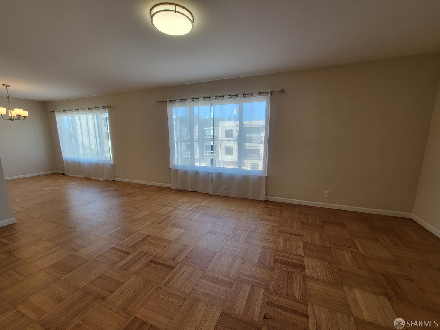 Detail Gallery Image 8 of 30 For 2019 Lawton St, San Francisco,  CA 94122 - 2 Beds | 2 Baths