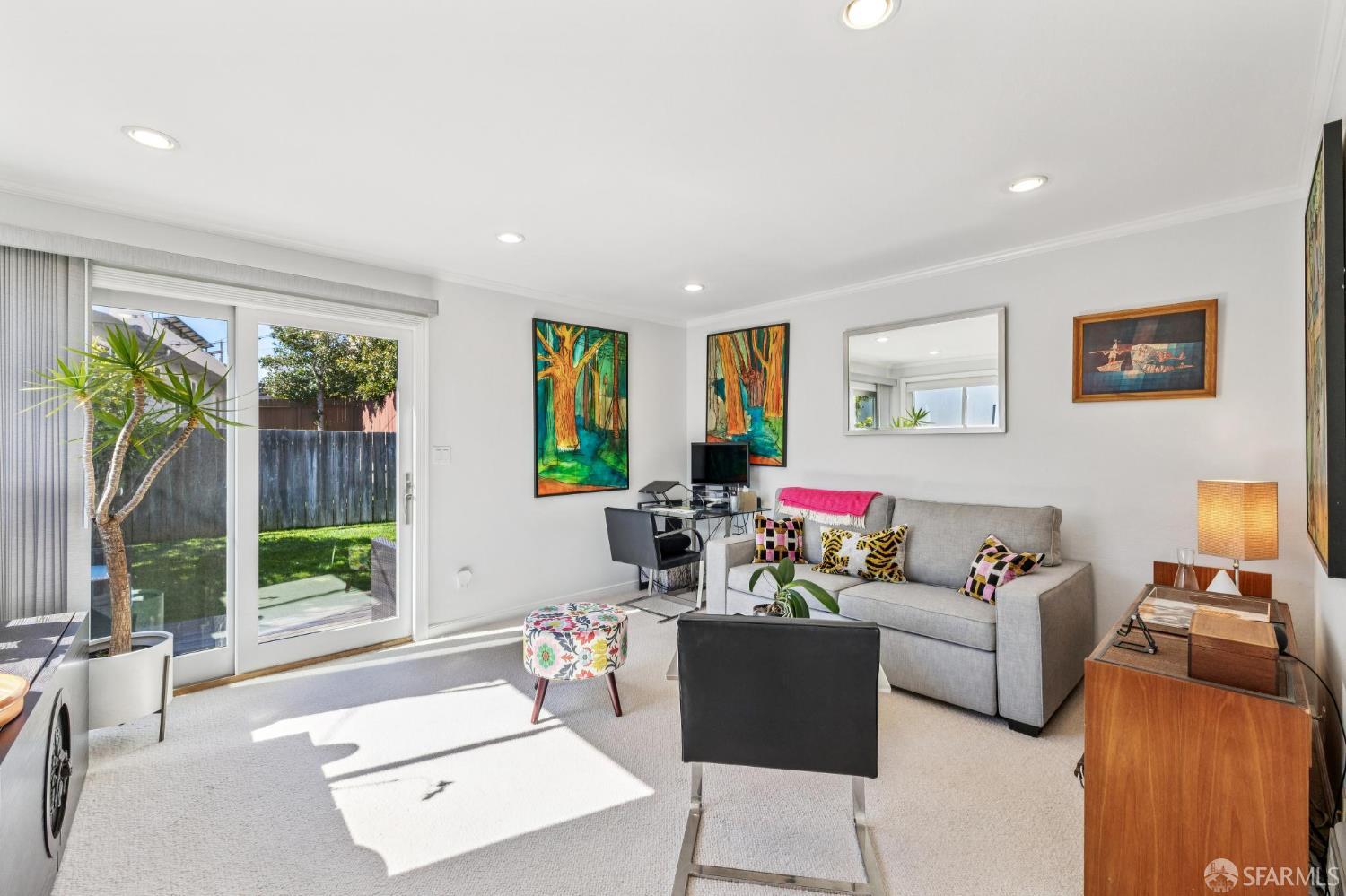 Detail Gallery Image 10 of 14 For 950 Darien Way, San Francisco,  CA 94127 - 3 Beds | 1 Baths