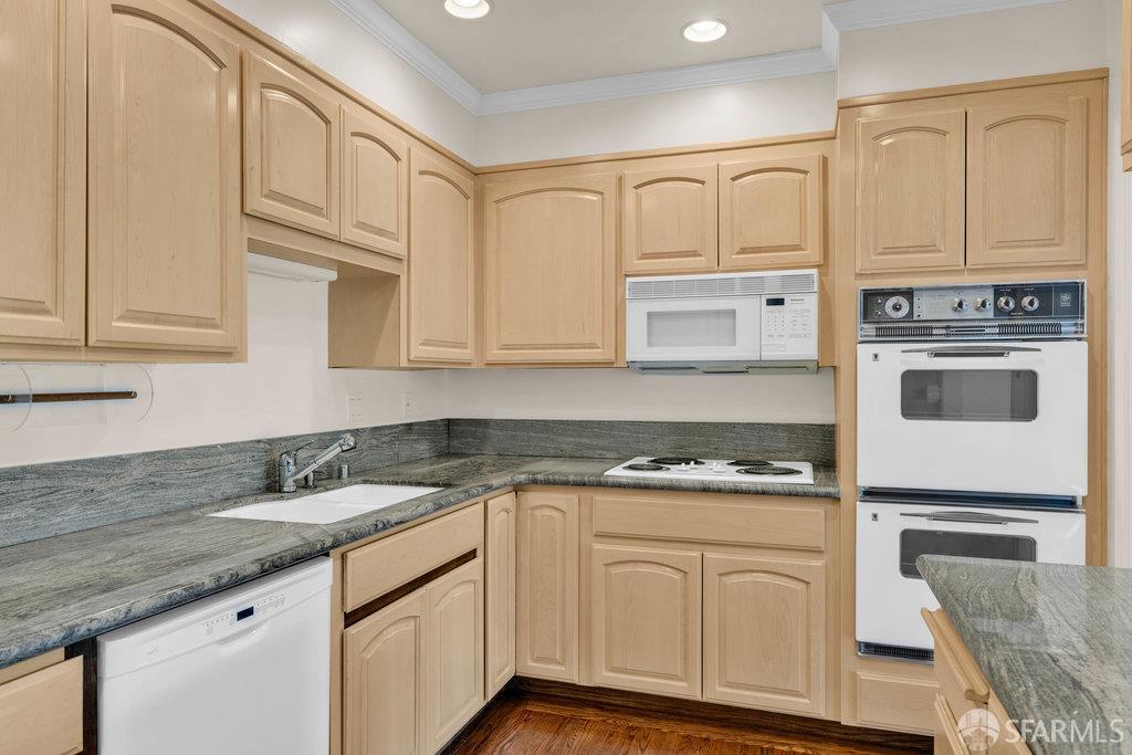 Detail Gallery Image 23 of 57 For 170 Sand Hill Cir, Menlo Park,  CA 94025 - 3 Beds | 2 Baths