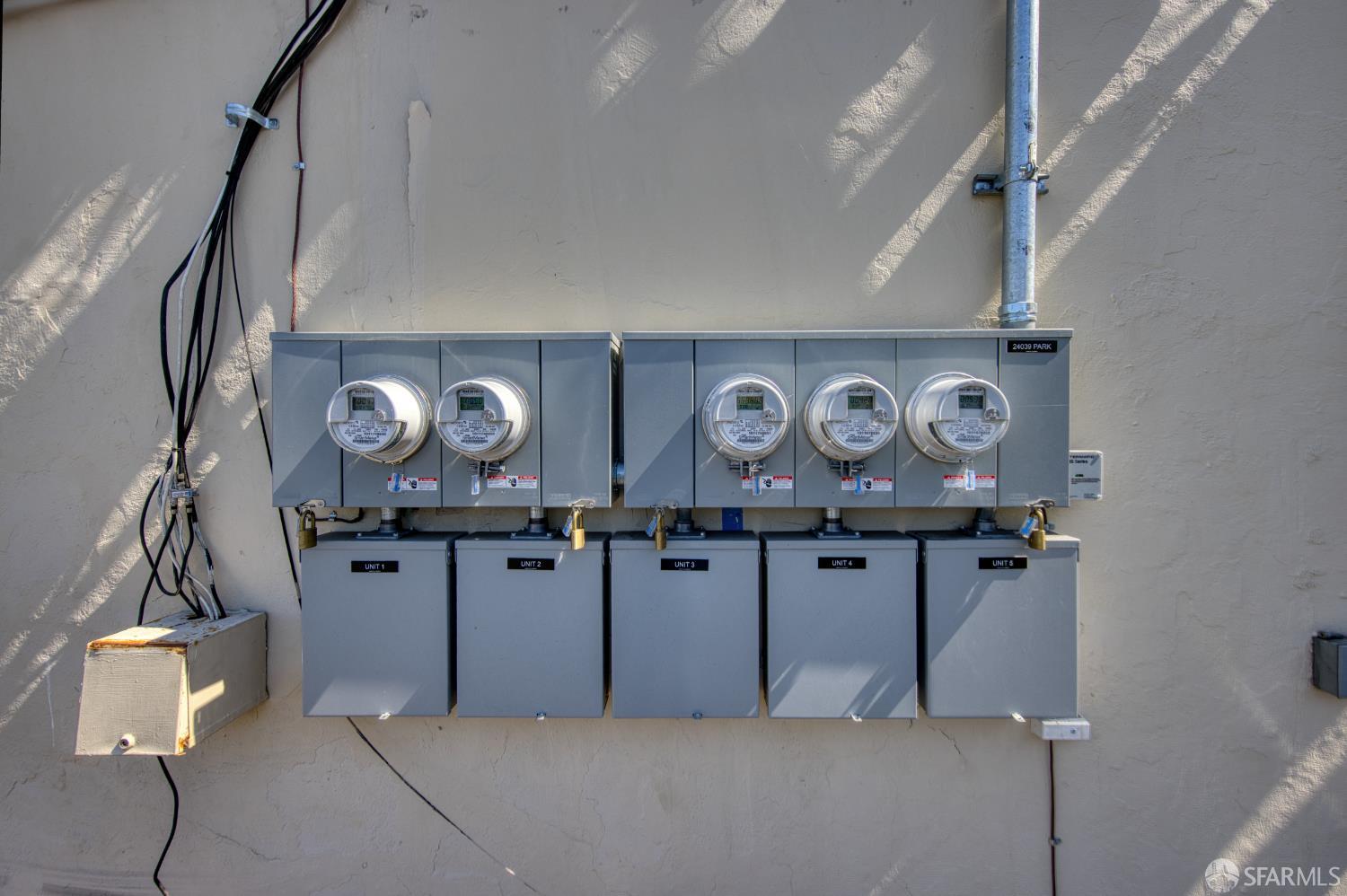 Detail Gallery Image 12 of 41 For 24039 Park St, Hayward,  CA 94541 - – Beds | – Baths