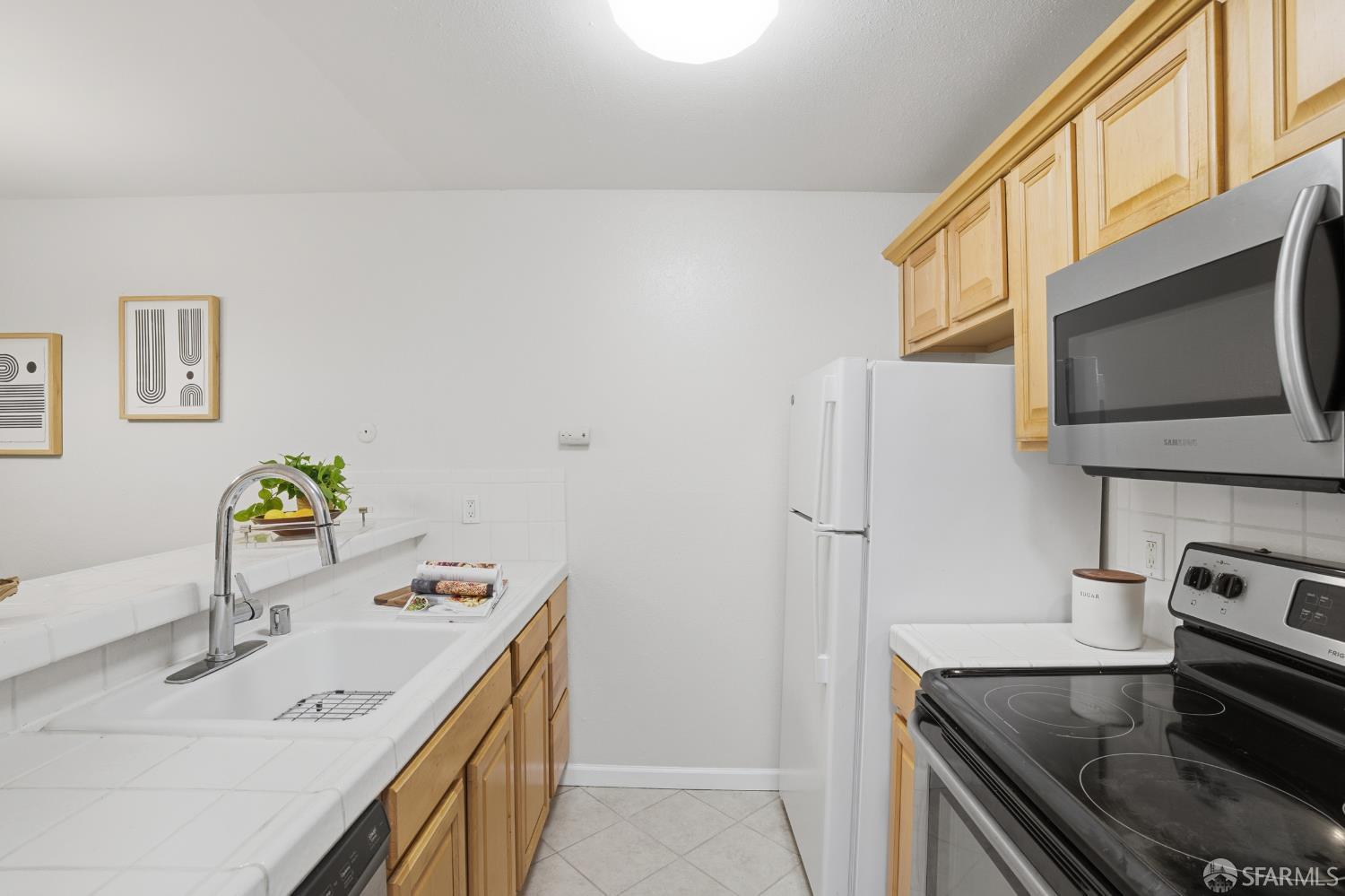 Detail Gallery Image 6 of 40 For 391 Mandarin Dr #208,  Daly City,  CA 94015 - 2 Beds | 1/1 Baths