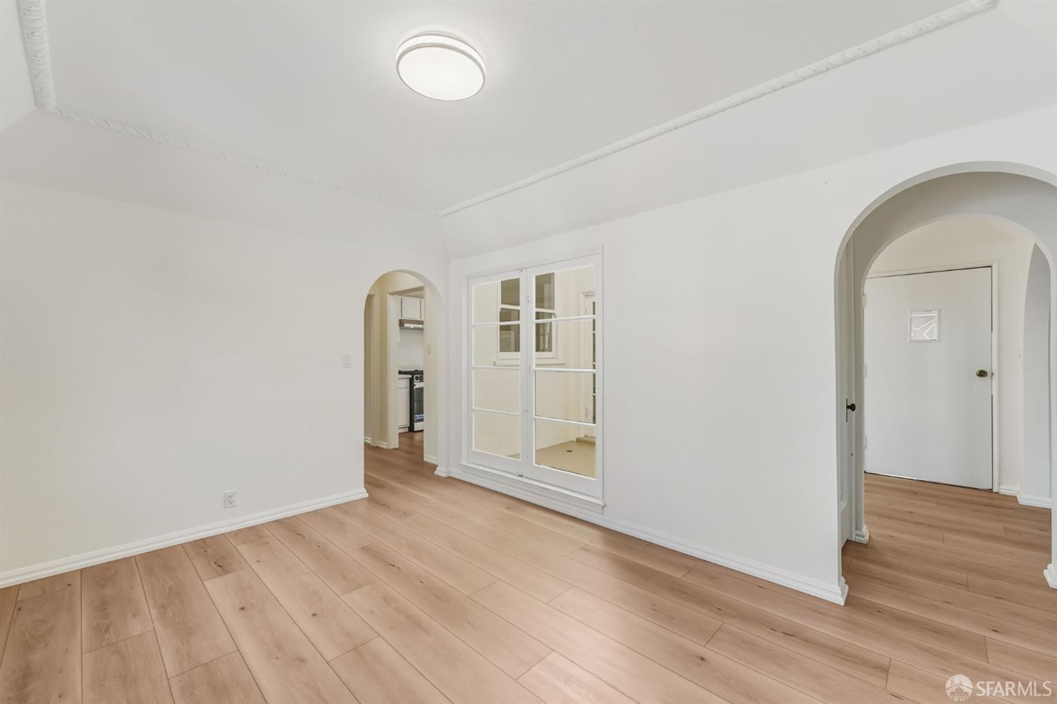 Detail Gallery Image 5 of 24 For 2921 Alemany Blvd, San Francisco,  CA 94112 - 2 Beds | 1 Baths