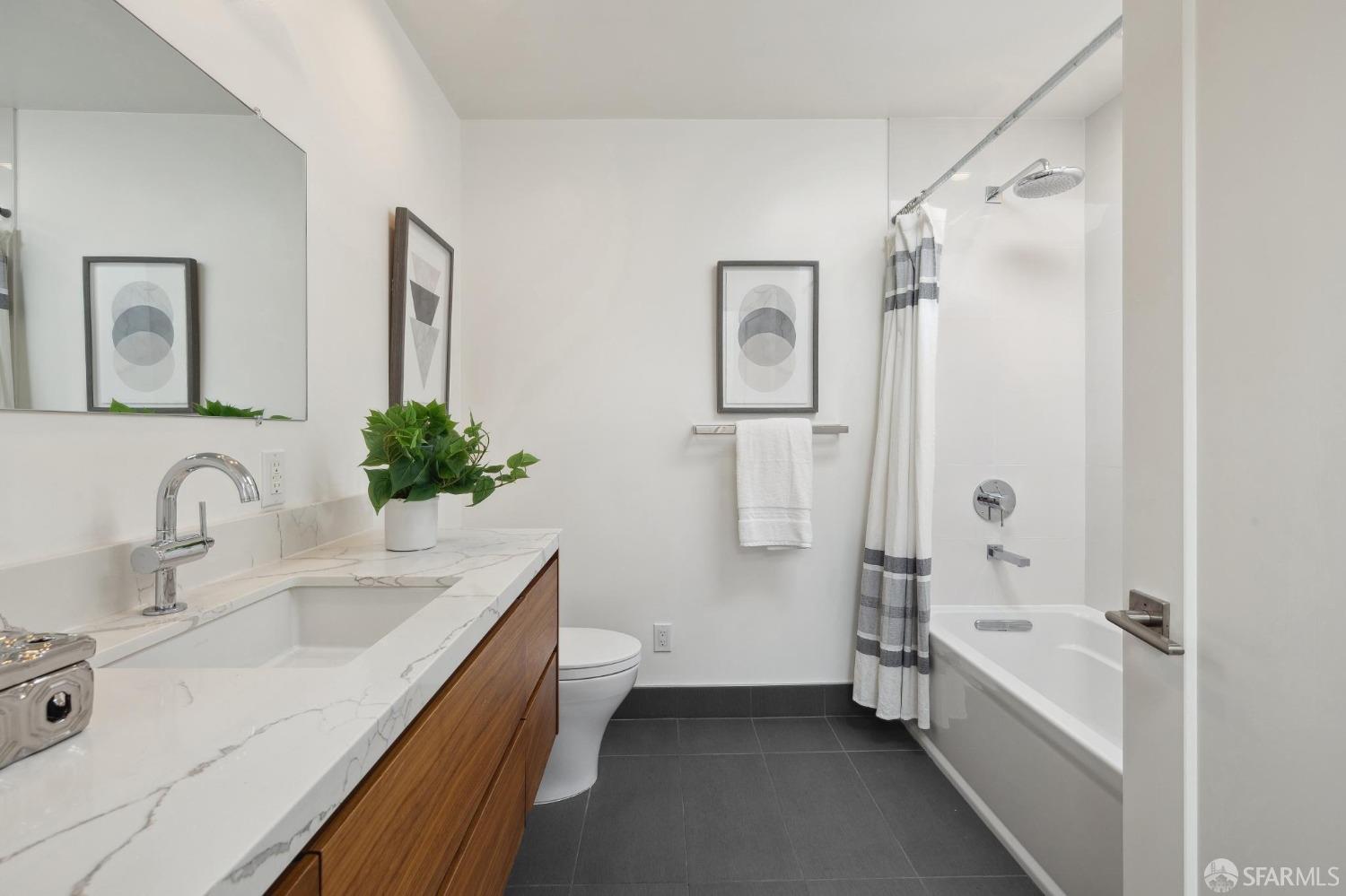 Detail Gallery Image 16 of 38 For 464 Hoffman Ave, San Francisco,  CA 94114 - 3 Beds | 2/1 Baths