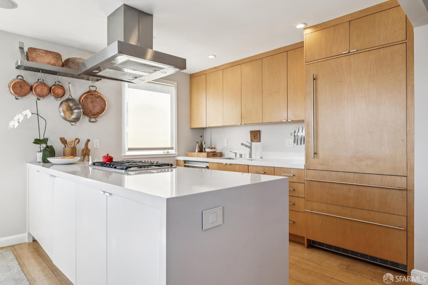 Detail Gallery Image 3 of 14 For 950 Darien Way, San Francisco,  CA 94127 - 3 Beds | 1 Baths