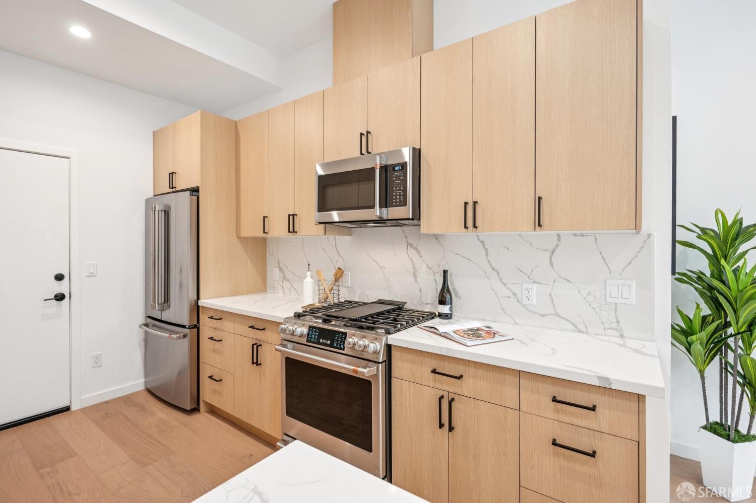 Detail Gallery Image 7 of 43 For 1117 Guerrero St, San Francisco,  CA 94110 - – Beds | – Baths