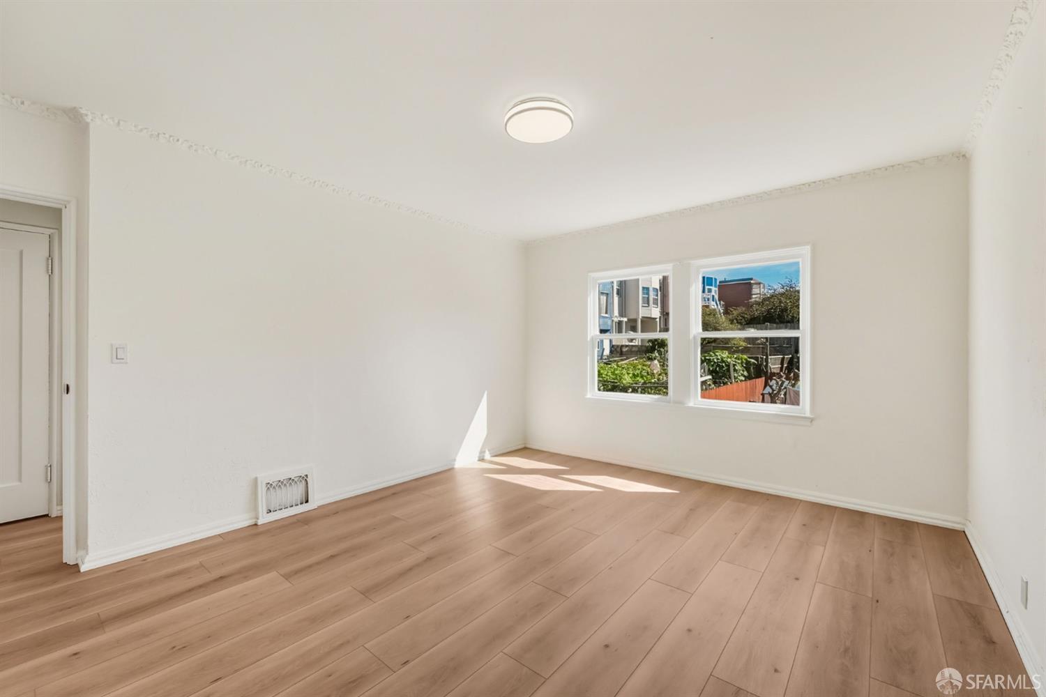 Detail Gallery Image 13 of 24 For 2921 Alemany Blvd, San Francisco,  CA 94112 - 2 Beds | 1 Baths