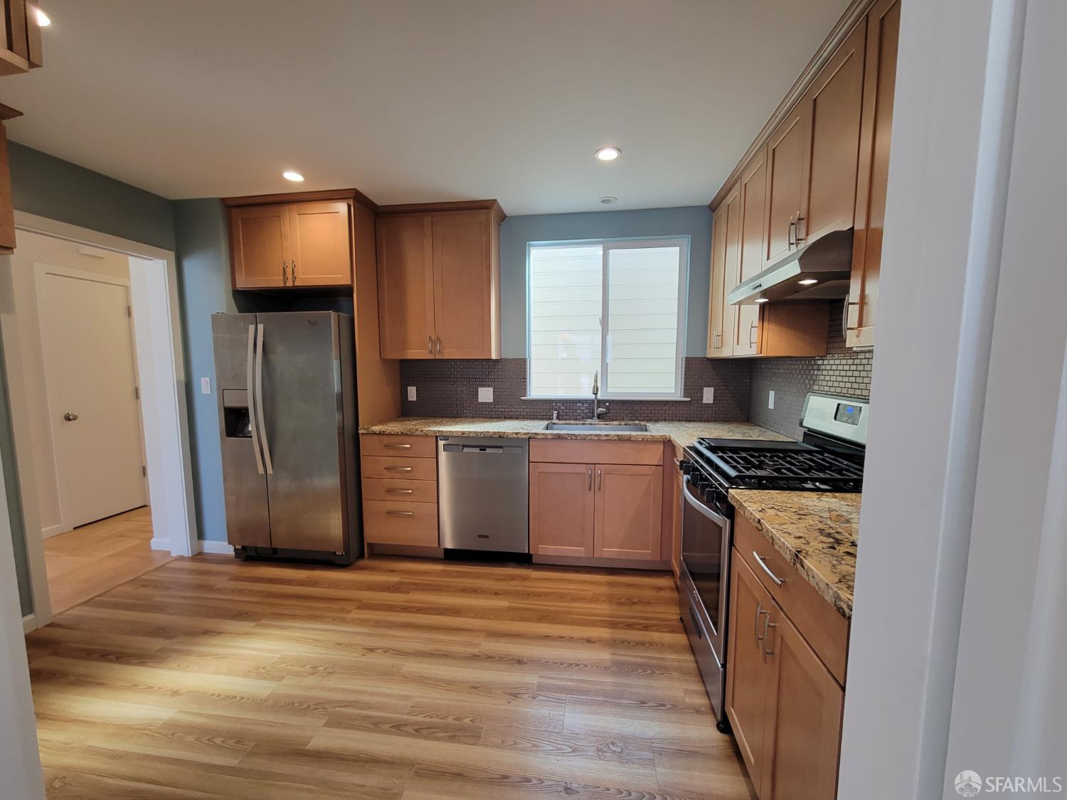 Detail Gallery Image 10 of 30 For 2019 Lawton St, San Francisco,  CA 94122 - 2 Beds | 2 Baths