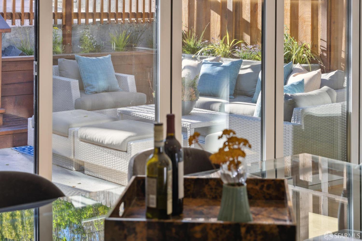 Detail Gallery Image 13 of 38 For 464 Hoffman Ave, San Francisco,  CA 94114 - 3 Beds | 2/1 Baths