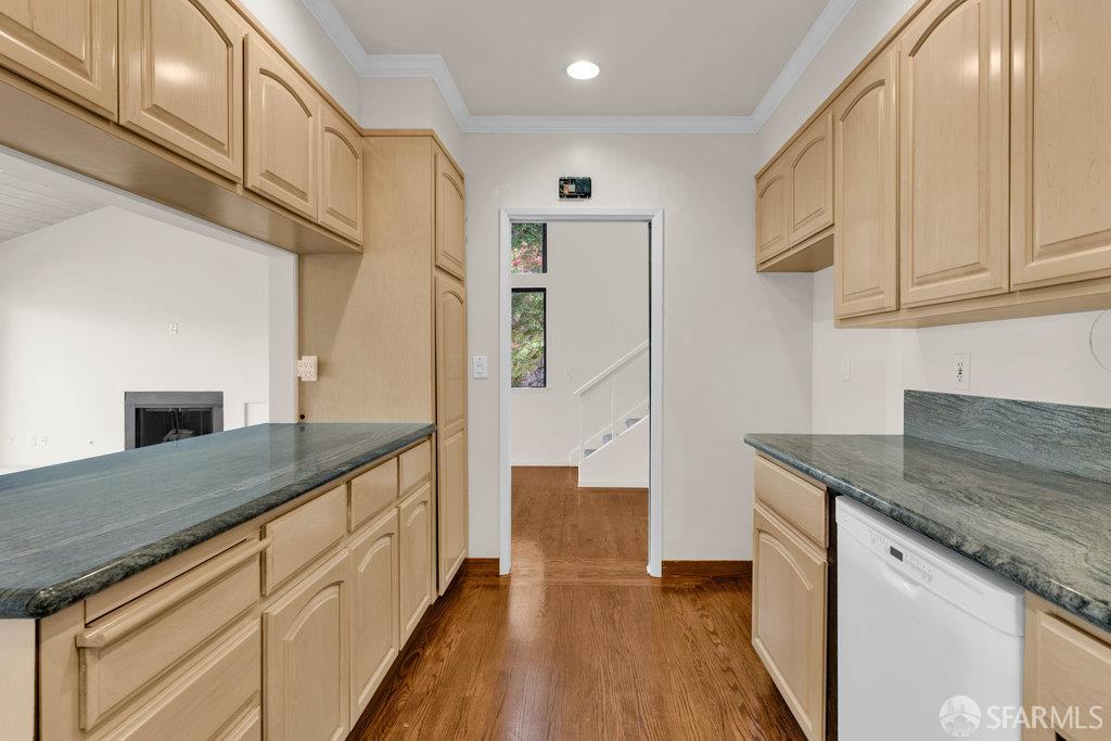 Detail Gallery Image 29 of 57 For 170 Sand Hill Cir, Menlo Park,  CA 94025 - 3 Beds | 2 Baths