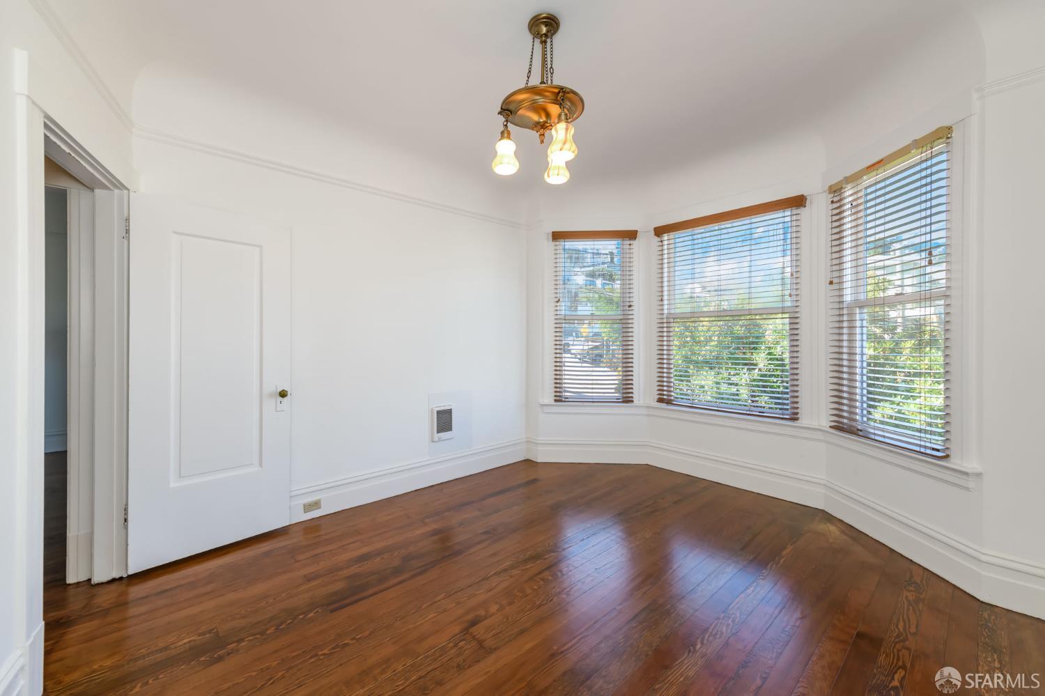 Detail Gallery Image 6 of 36 For 317 Douglass St, San Francisco,  CA 94114 - 3 Beds | 1 Baths