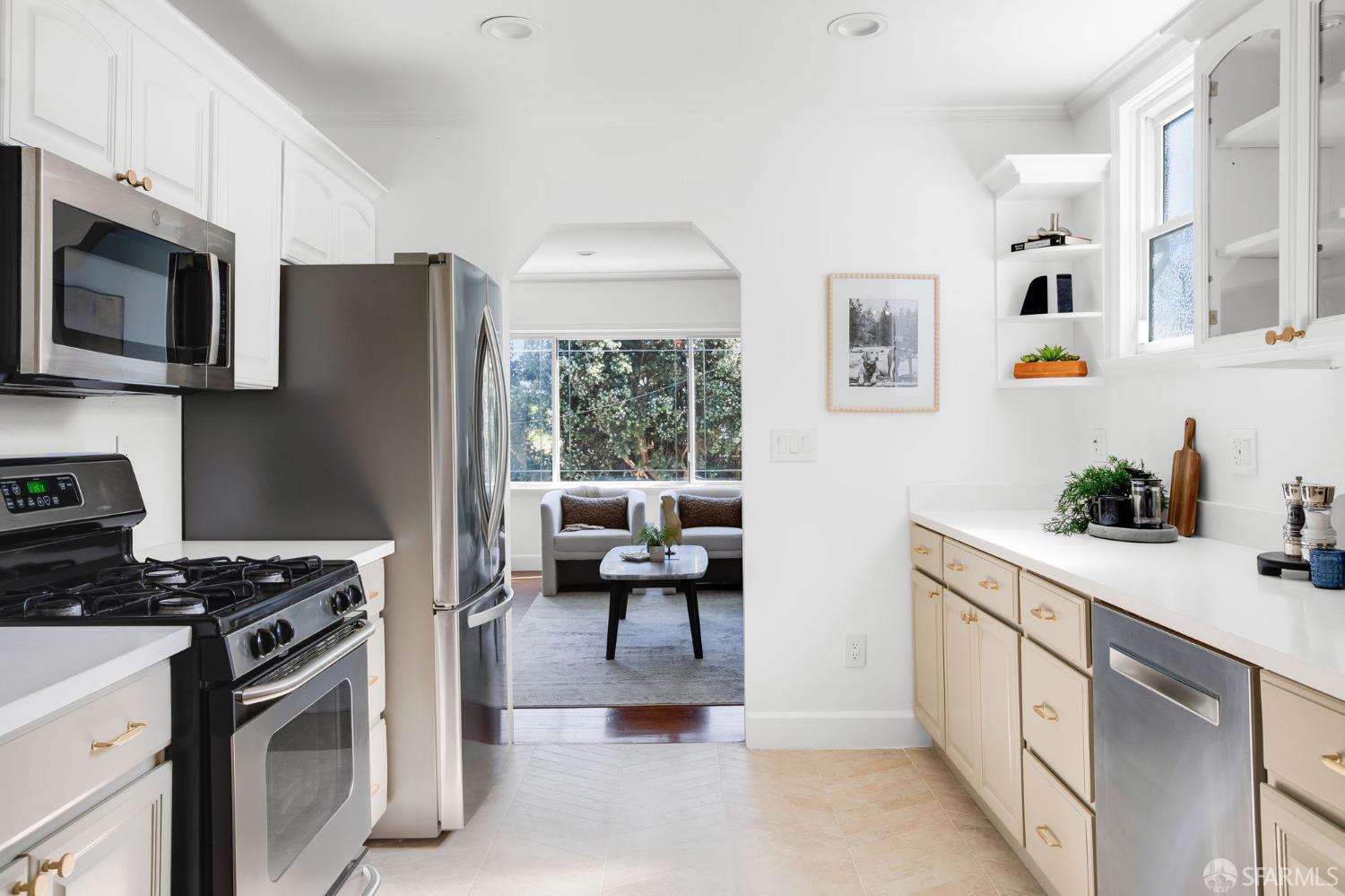 Detail Gallery Image 12 of 23 For 8 Fountain St, San Francisco,  CA 94114 - 2 Beds | 1 Baths