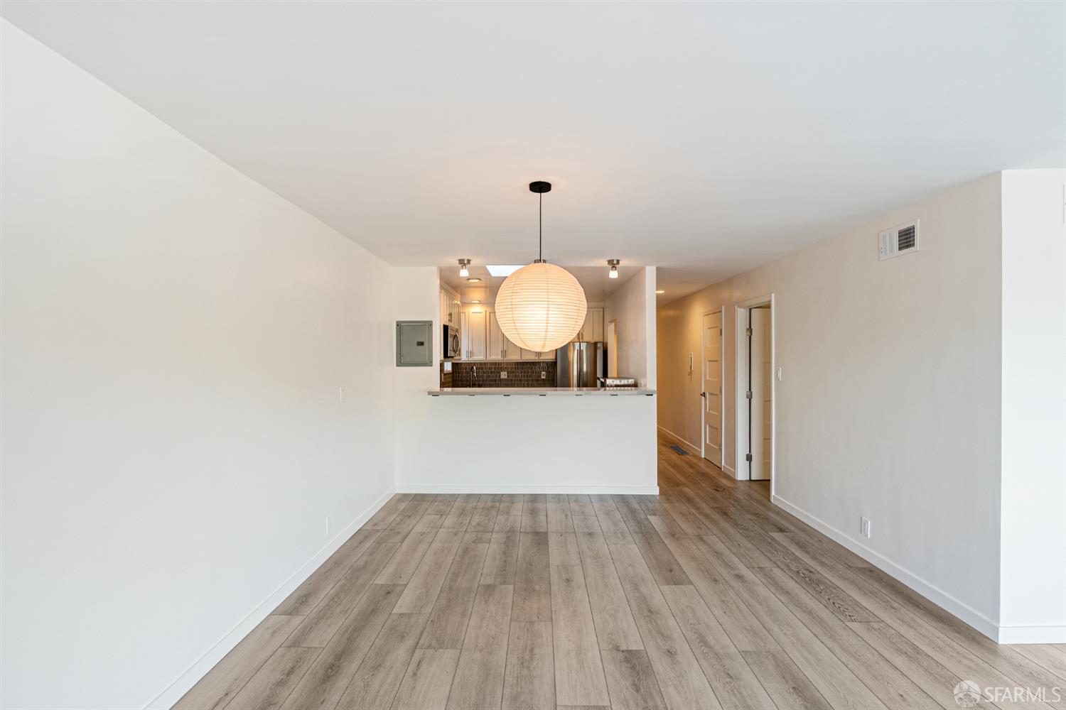 Detail Gallery Image 26 of 34 For 685 Noe St #2,  San Francisco,  CA 94114 - 3 Beds | 2 Baths