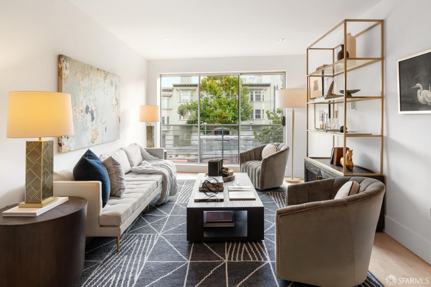 Detail Gallery Image 2 of 26 For 2315 Van Ness Ave #2,  San Francisco,  CA 94109 - 2 Beds | 1/1 Baths