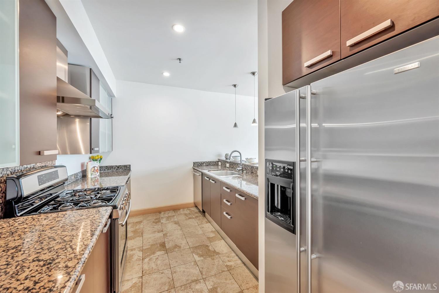 Detail Gallery Image 14 of 41 For 368 Elm St #407,  San Francisco,  CA 94102 - 2 Beds | 2 Baths