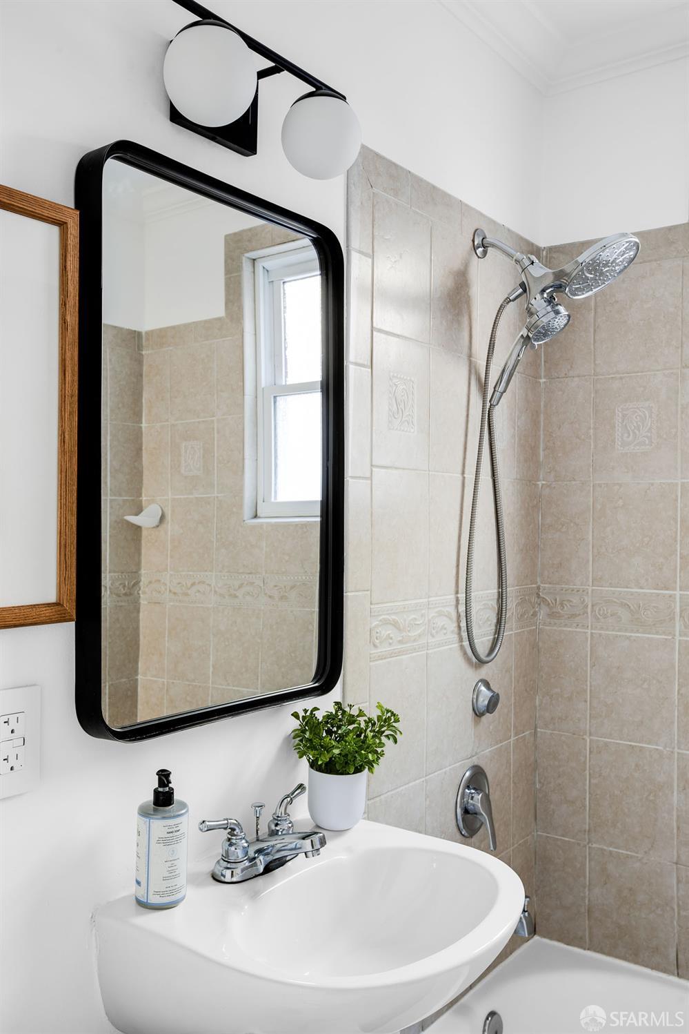 Detail Gallery Image 17 of 23 For 8 Fountain St, San Francisco,  CA 94114 - 2 Beds | 1 Baths