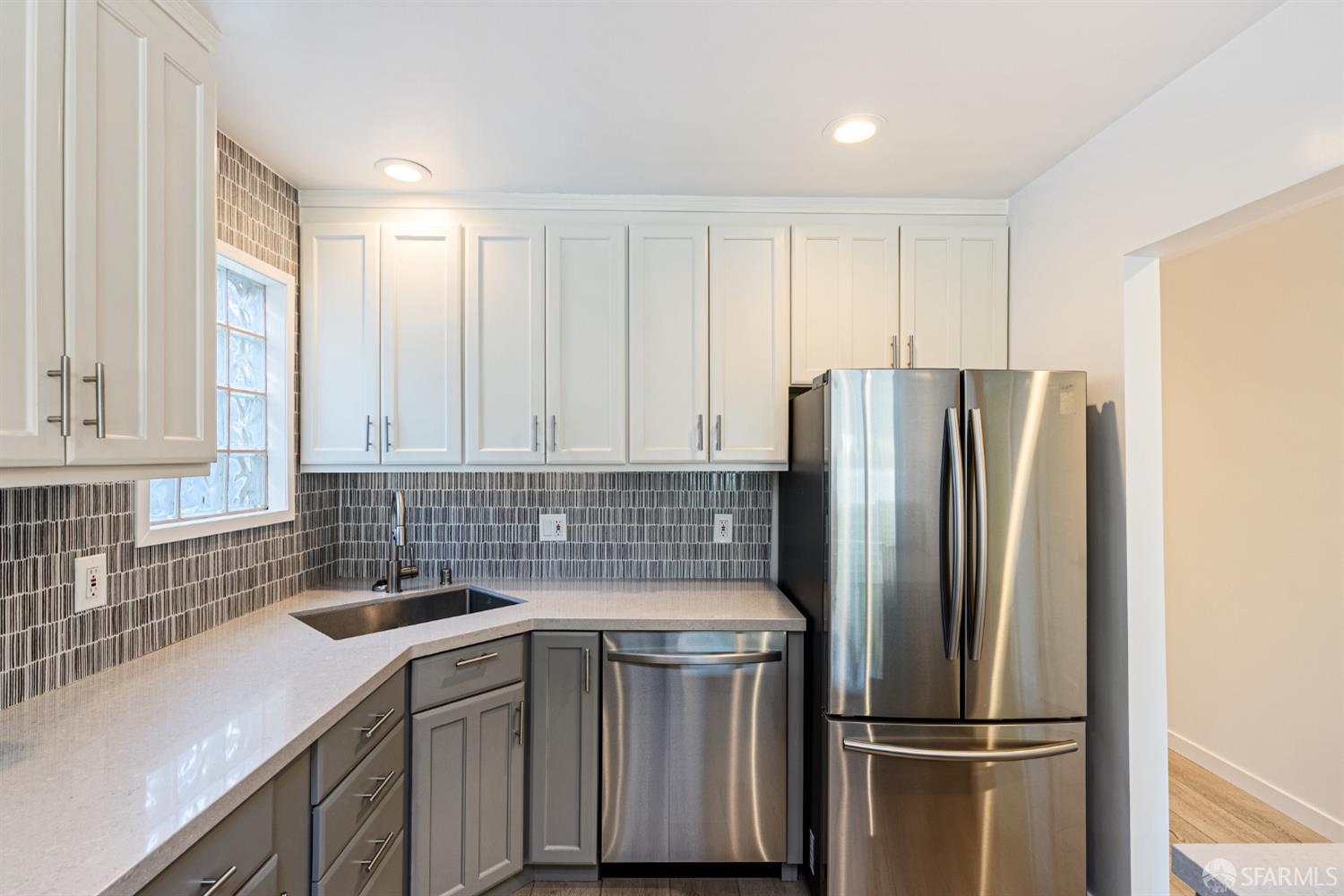 Detail Gallery Image 8 of 34 For 685 Noe St #2,  San Francisco,  CA 94114 - 3 Beds | 2 Baths