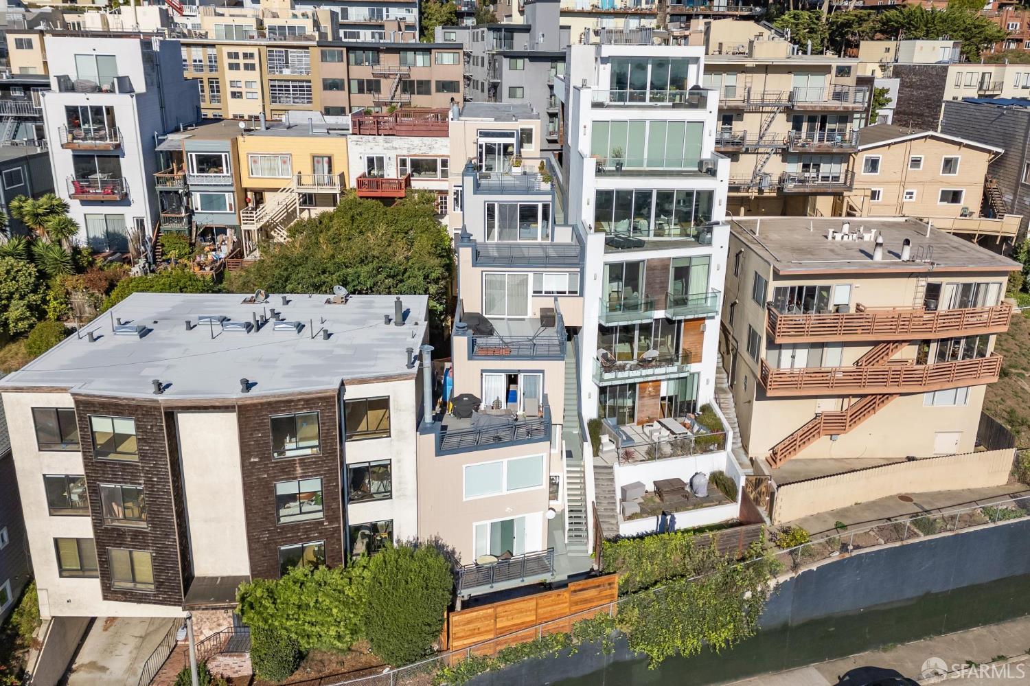 Detail Gallery Image 10 of 22 For 833 Corbett Ave, San Francisco,  CA 94131 - – Beds | – Baths