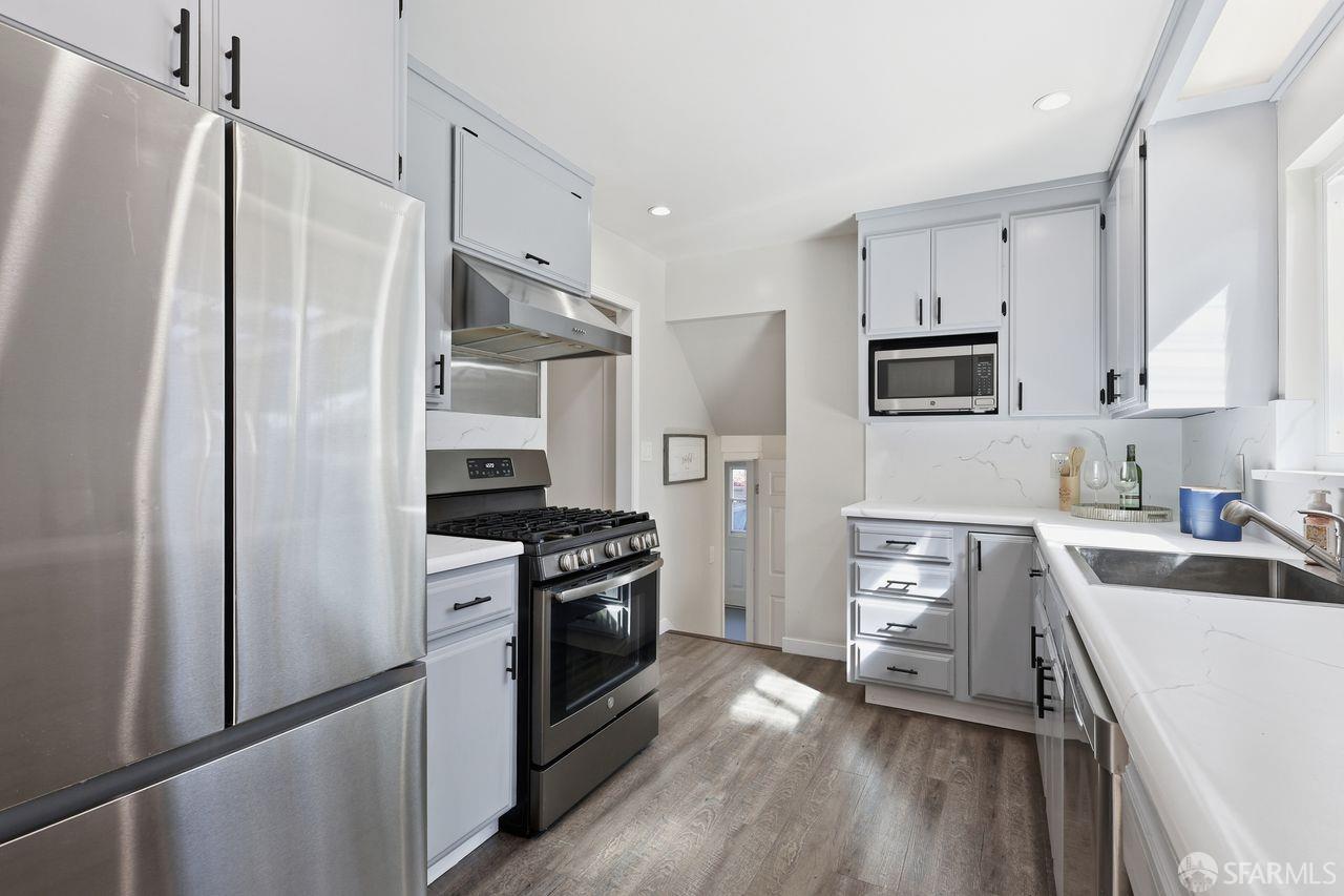 Detail Gallery Image 10 of 40 For 720 Birch Ave, San Mateo,  CA 94402 - 3 Beds | 2/1 Baths