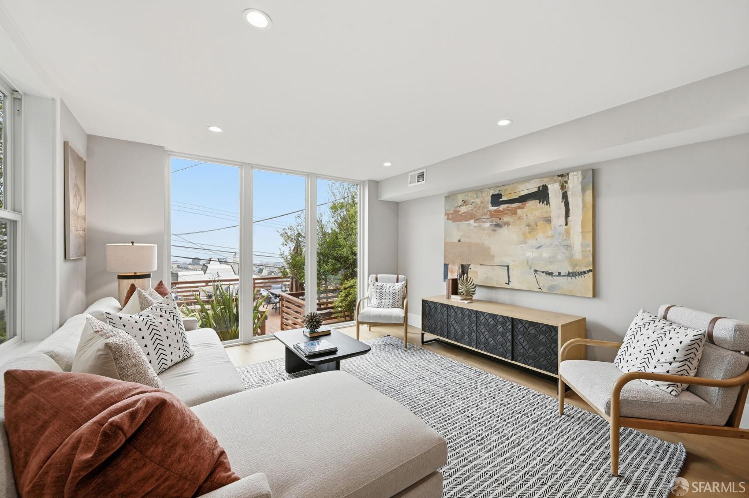 Detail Gallery Image 26 of 97 For 1983 15th Ave, San Francisco,  CA 94116 - 5 Beds | 4/1 Baths