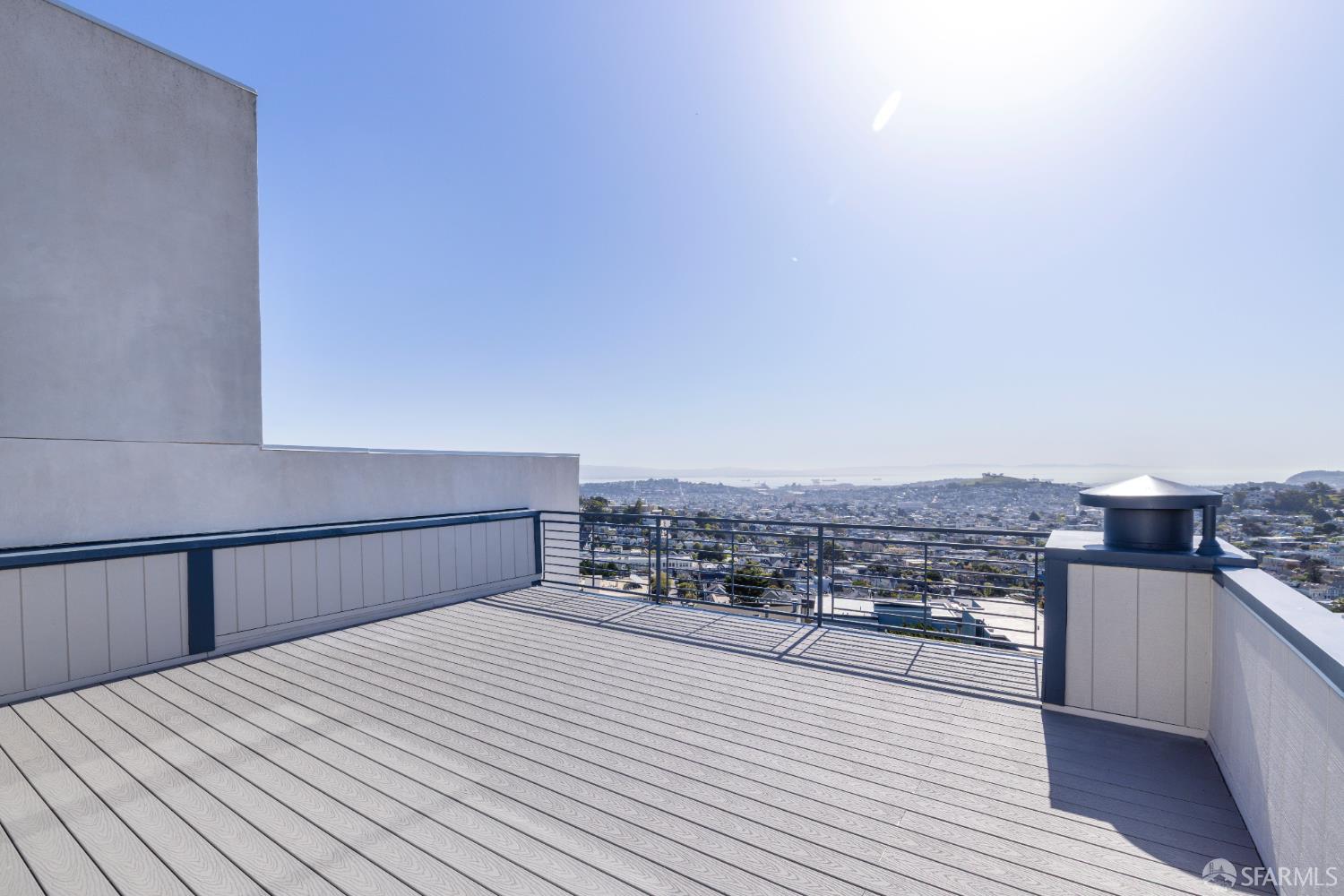 Detail Gallery Image 7 of 22 For 833 Corbett Ave, San Francisco,  CA 94131 - – Beds | – Baths