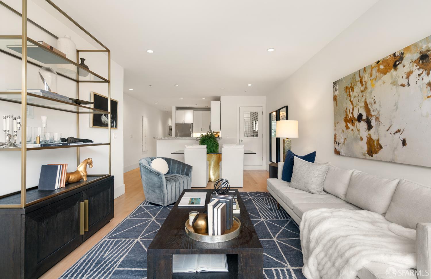 Detail Gallery Image 5 of 26 For 2315 Van Ness Ave #2,  San Francisco,  CA 94109 - 2 Beds | 1/1 Baths