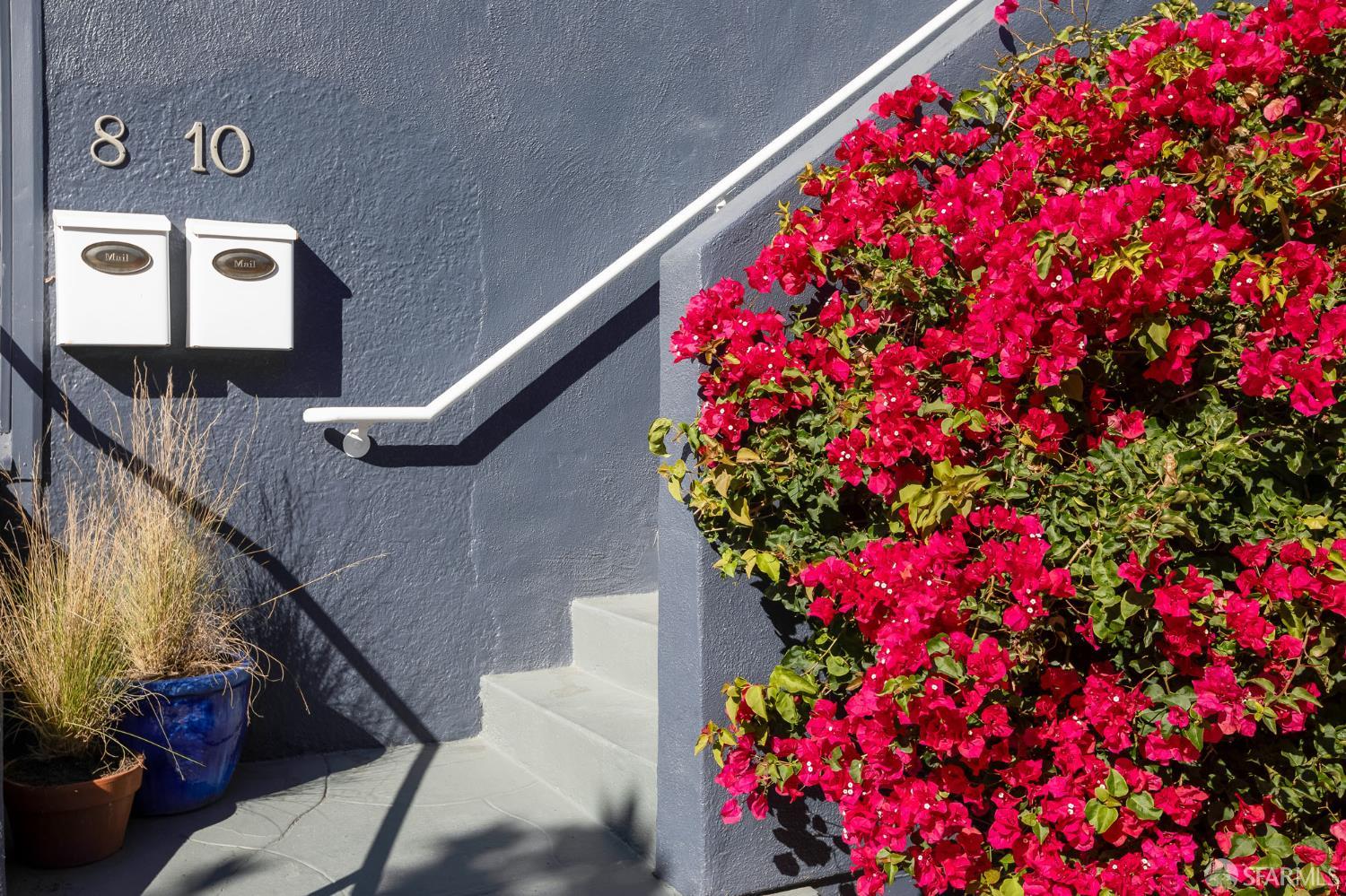 Detail Gallery Image 3 of 23 For 8 Fountain St, San Francisco,  CA 94114 - 2 Beds | 1 Baths