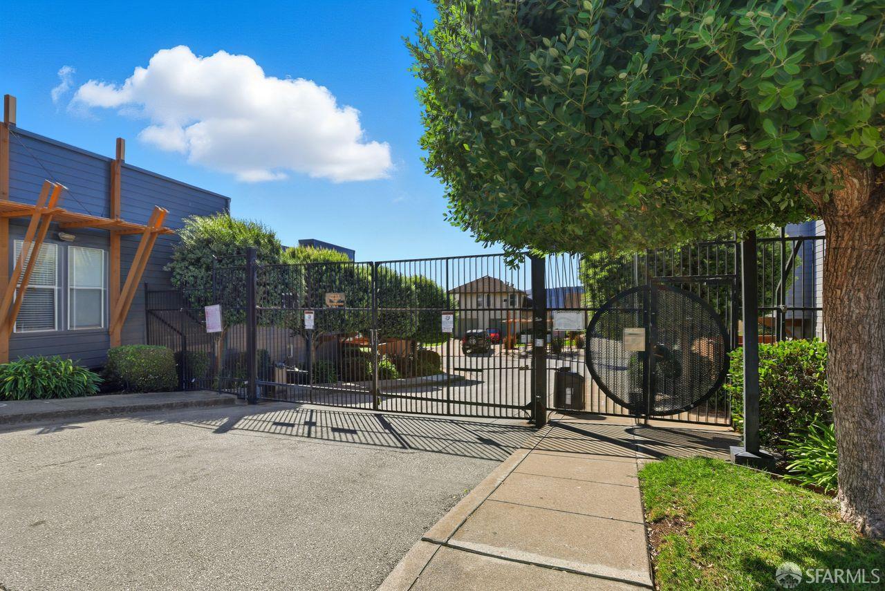 Detail Gallery Image 7 of 46 For 59 Kiska Rd, San Francisco,  CA 94124 - 2 Beds | 1/1 Baths