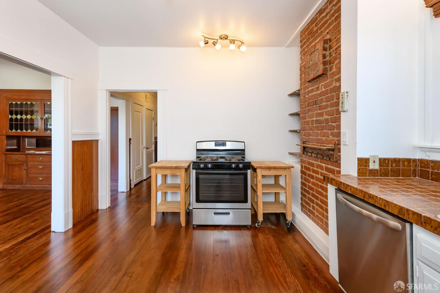 Detail Gallery Image 15 of 36 For 317 Douglass St, San Francisco,  CA 94114 - 3 Beds | 1 Baths