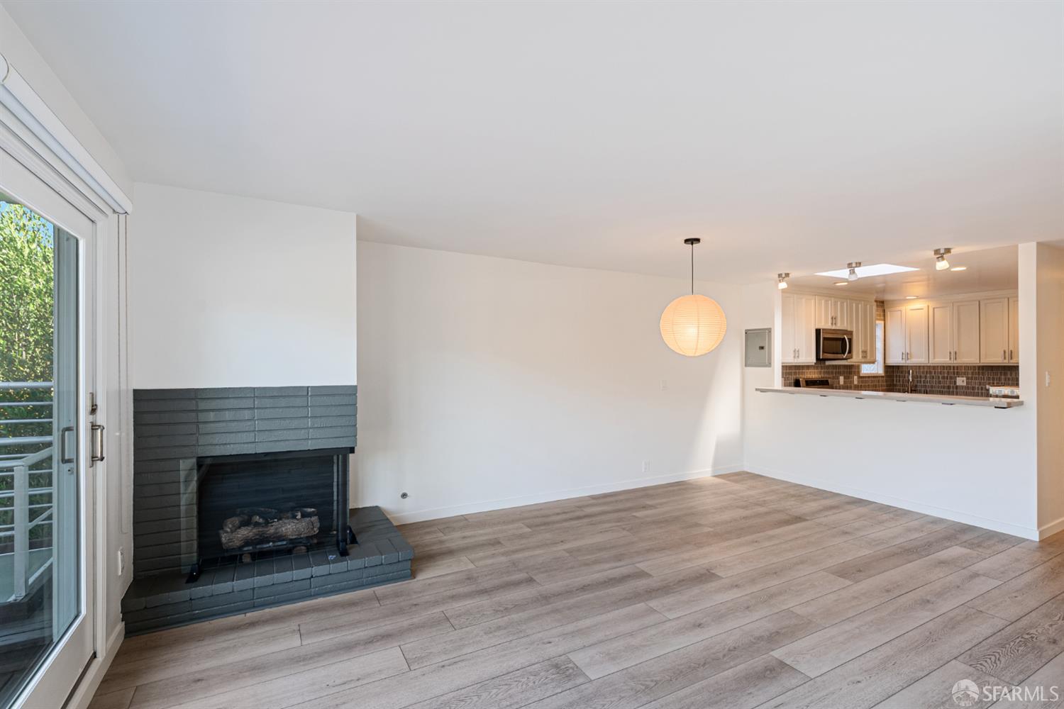 Detail Gallery Image 14 of 34 For 685 Noe St #2,  San Francisco,  CA 94114 - 3 Beds | 2 Baths