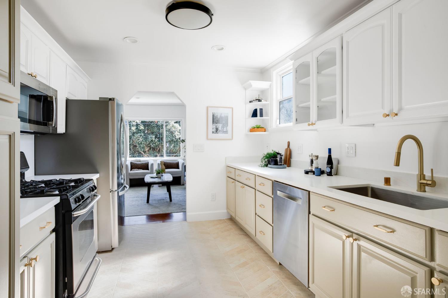 Detail Gallery Image 13 of 23 For 8 Fountain St, San Francisco,  CA 94114 - 2 Beds | 1 Baths