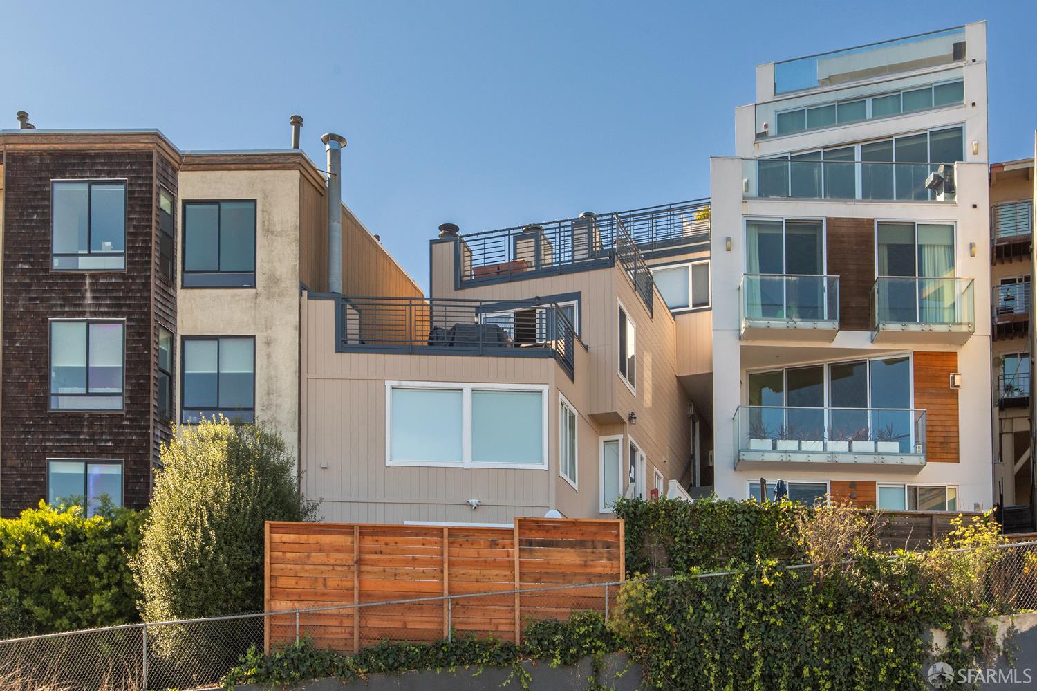 Detail Gallery Image 3 of 22 For 833 Corbett Ave, San Francisco,  CA 94131 - – Beds | – Baths