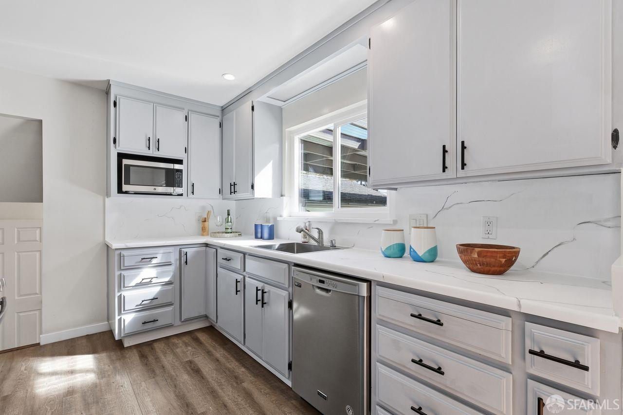 Detail Gallery Image 9 of 40 For 720 Birch Ave, San Mateo,  CA 94402 - 3 Beds | 2/1 Baths