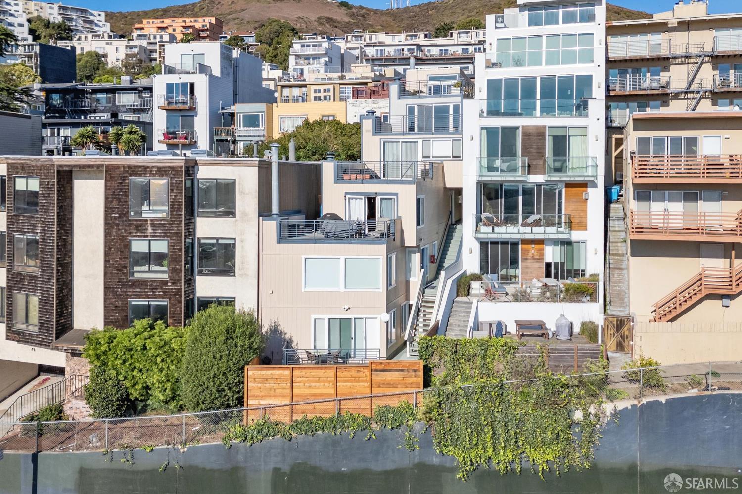 Detail Gallery Image 4 of 22 For 833 Corbett Ave, San Francisco,  CA 94131 - – Beds | – Baths