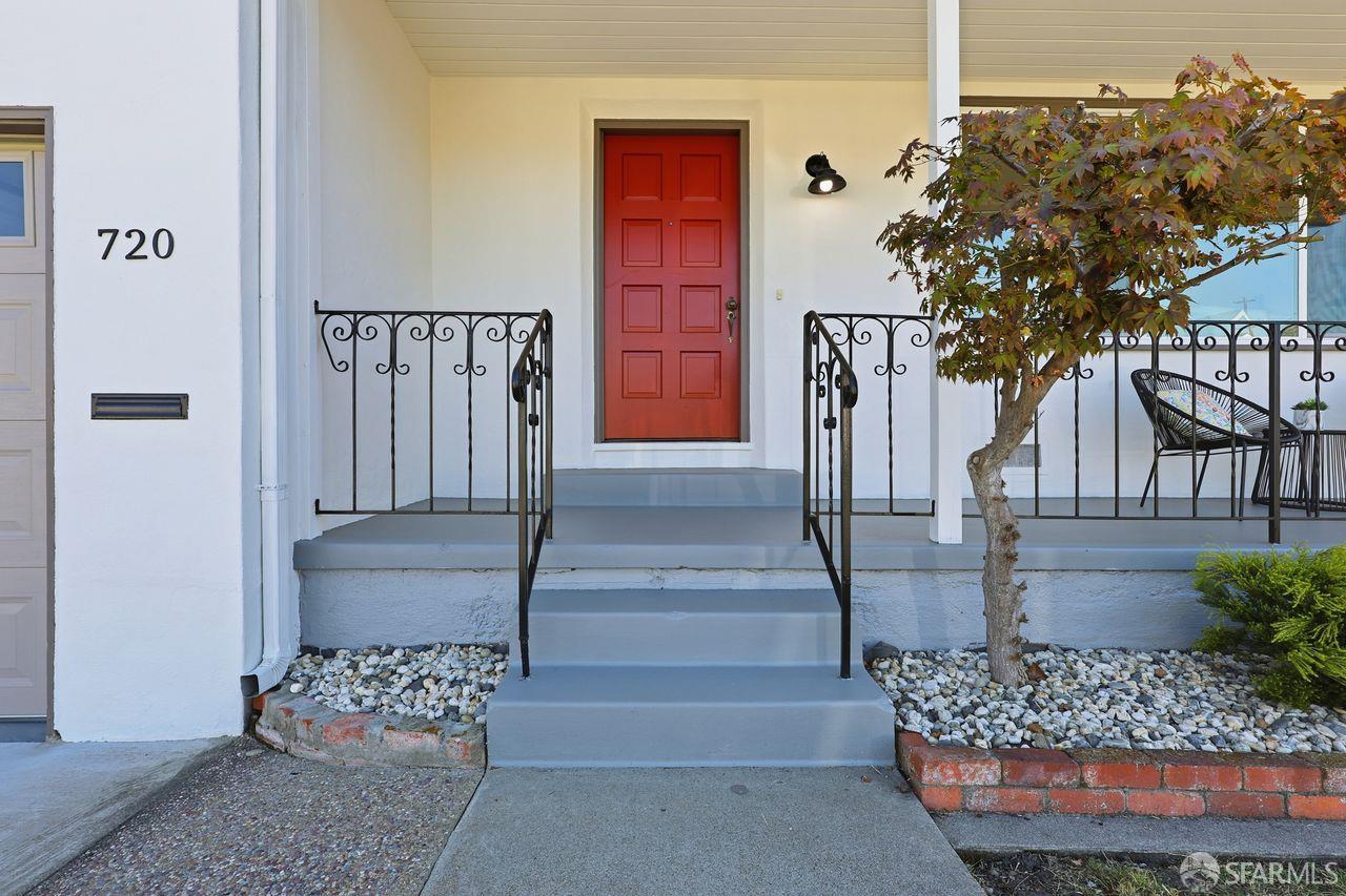 Detail Gallery Image 4 of 40 For 720 Birch Ave, San Mateo,  CA 94402 - 3 Beds | 2/1 Baths