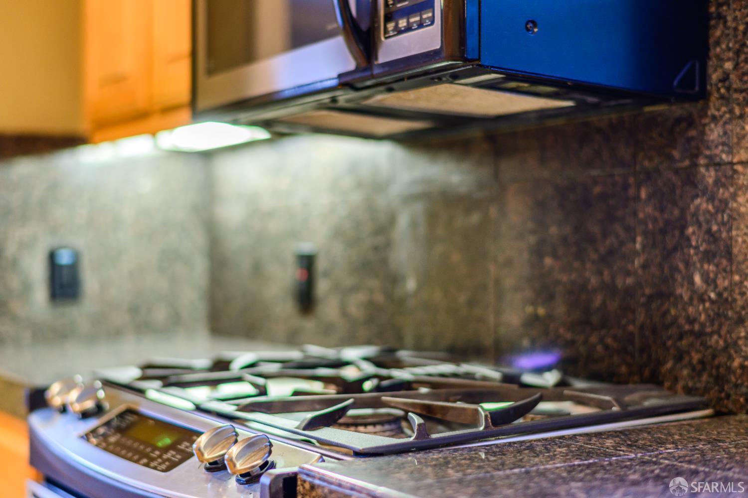 Detail Gallery Image 10 of 80 For 647 N 2nd St, San Jose,  CA 95112 - 4 Beds | 4 Baths