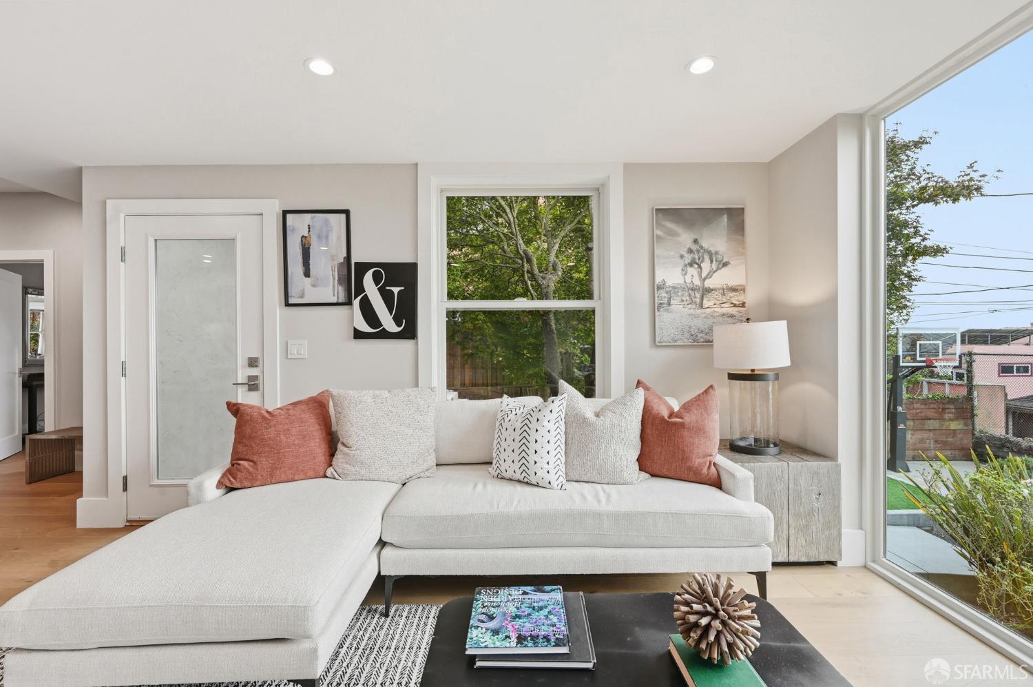 Detail Gallery Image 28 of 97 For 1983 15th Ave, San Francisco,  CA 94116 - 5 Beds | 4/1 Baths